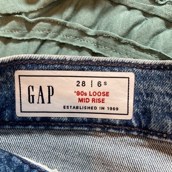 GAP ‘90s Loose Mid Rise Jeans - Picture 12 of 16
